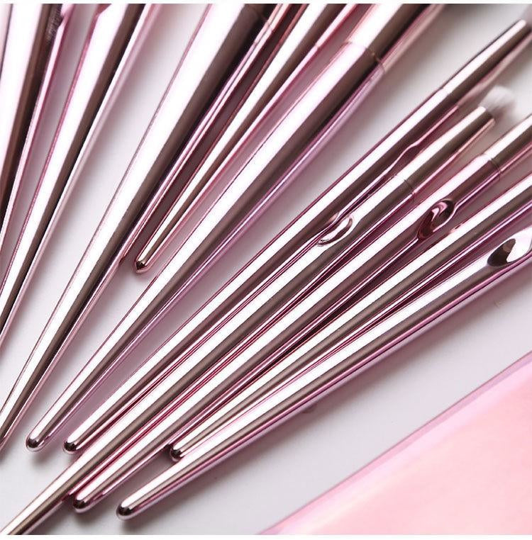 Pinke Clutch-Tasche mit Make-up-Pinseln – Stilvoll, praktisch & hochwertig