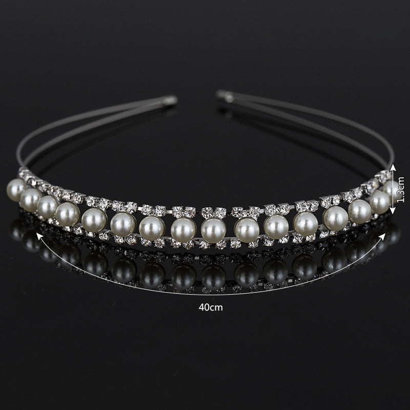 Luxurious rhinestone headband – a stylish accessory for special occasions