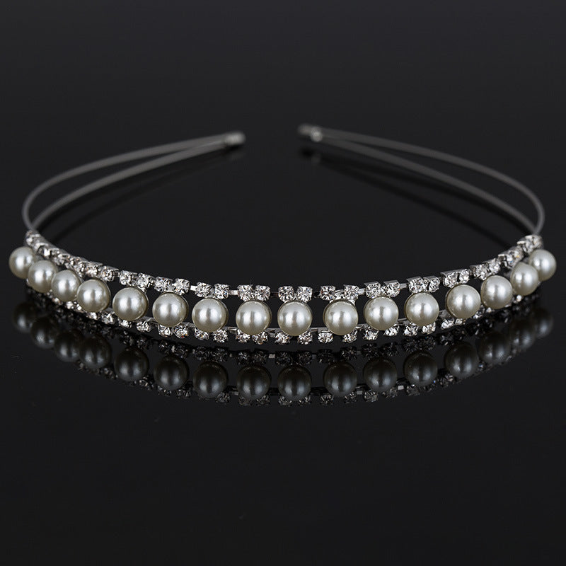 Luxurious rhinestone headband – a stylish accessory for special occasions