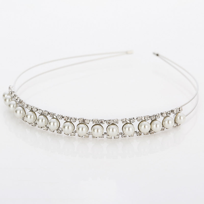 Luxurious rhinestone headband – a stylish accessory for special occasions