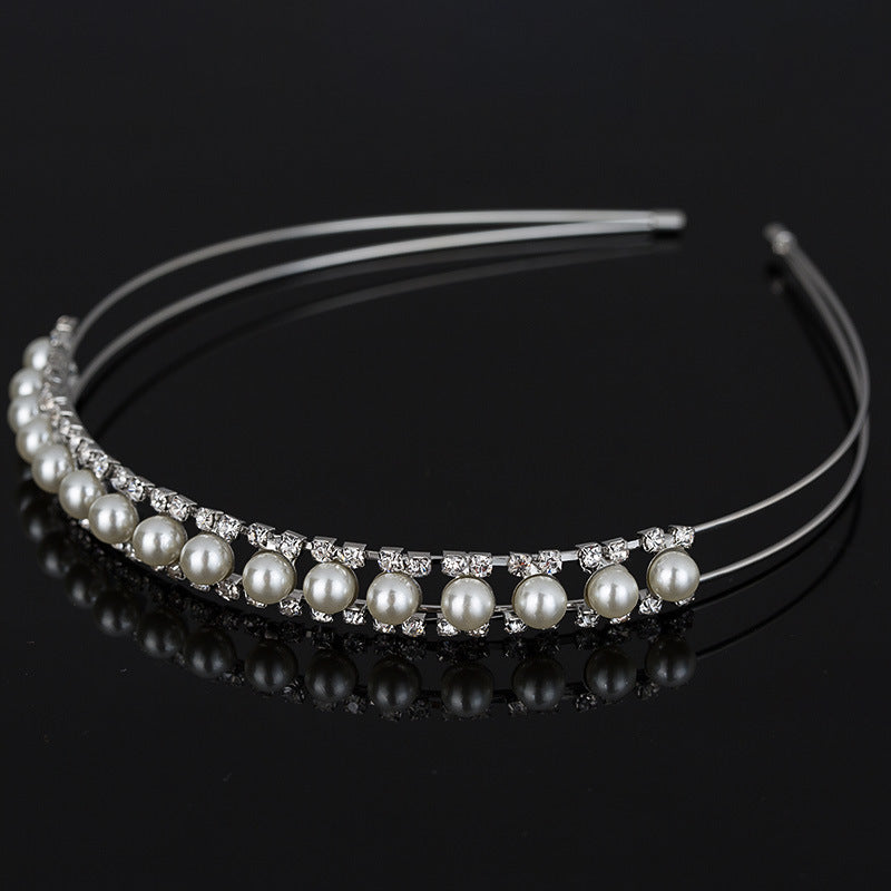 Luxurious rhinestone headband – a stylish accessory for special occasions