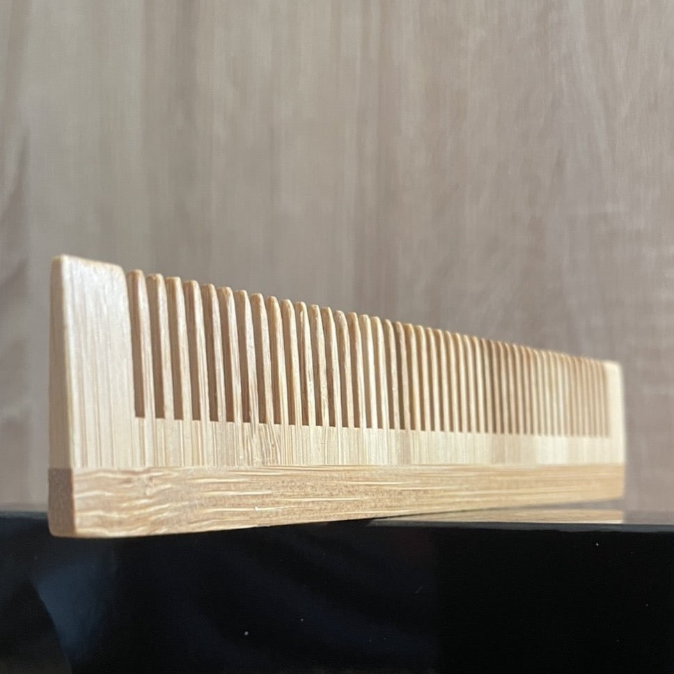 Langkamm aus Bambus
